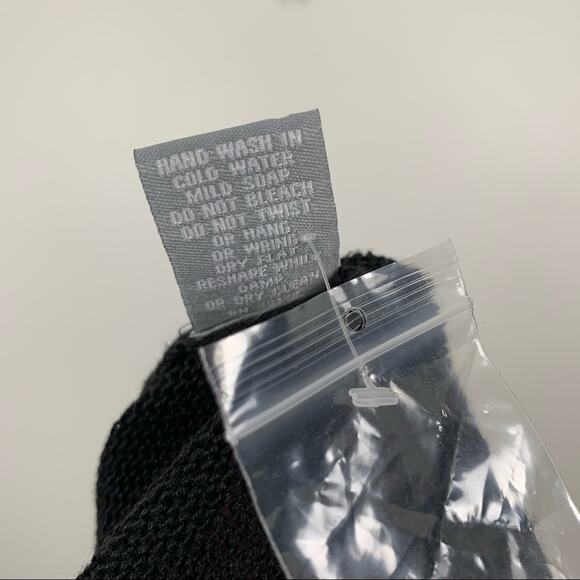 Evelyn & Arthur Black Linen Back Buttons Top - Picture 10 of 15